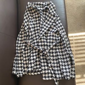Houndstooth cape